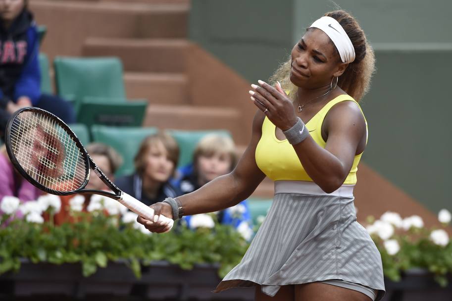 Serena Williams  fuori al secondo turno del Roland Garros, battuta 6-2 6-2 dalla spagnola Garbine Muguruza, numero 35 del mondo. Afp